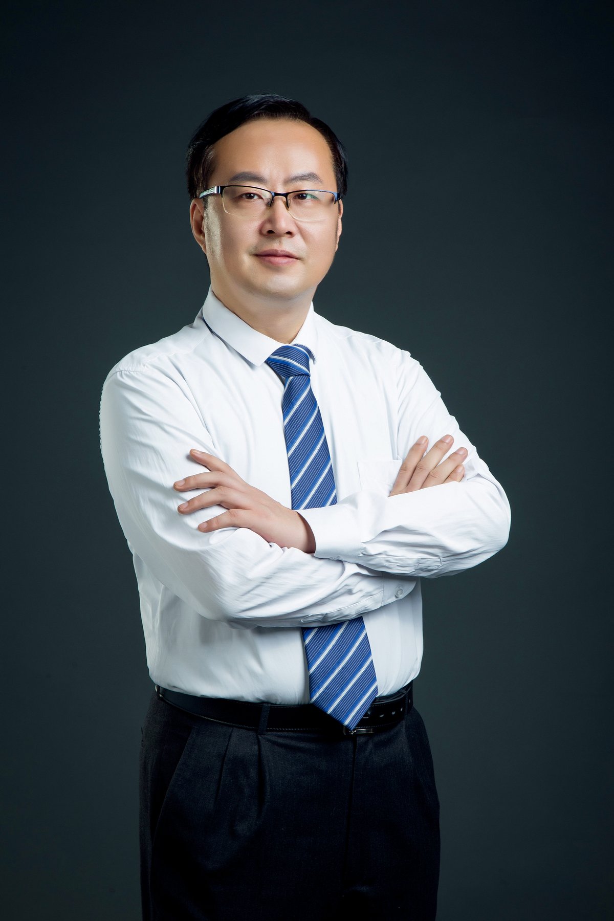 Chinese author Yang Ping (杨平）