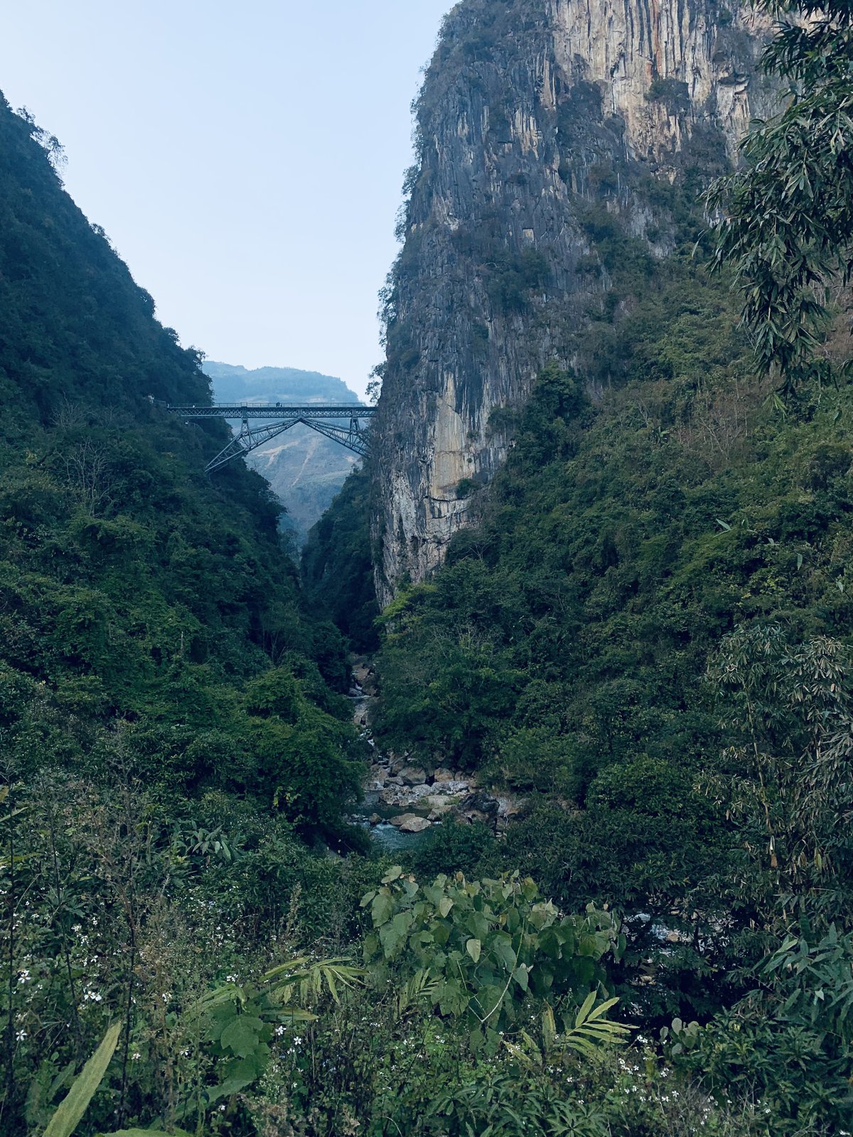 Renziqiao bridge towering above the Sicha River