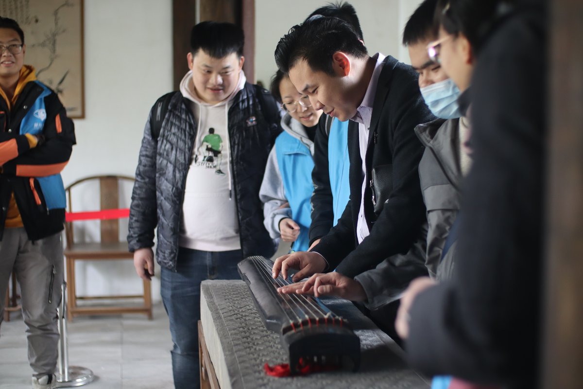 a blind tour group at the Xixi Westlands in Hangzhou, China