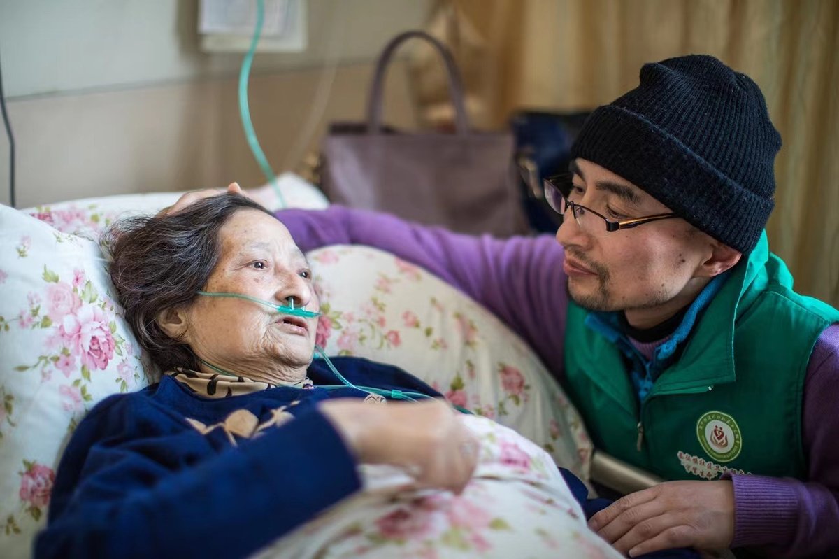 Hospice volunteer in China