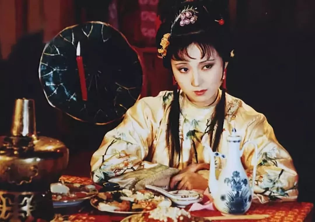 A scene of actress Chen Xiaoxu in Dream of Red Mansion