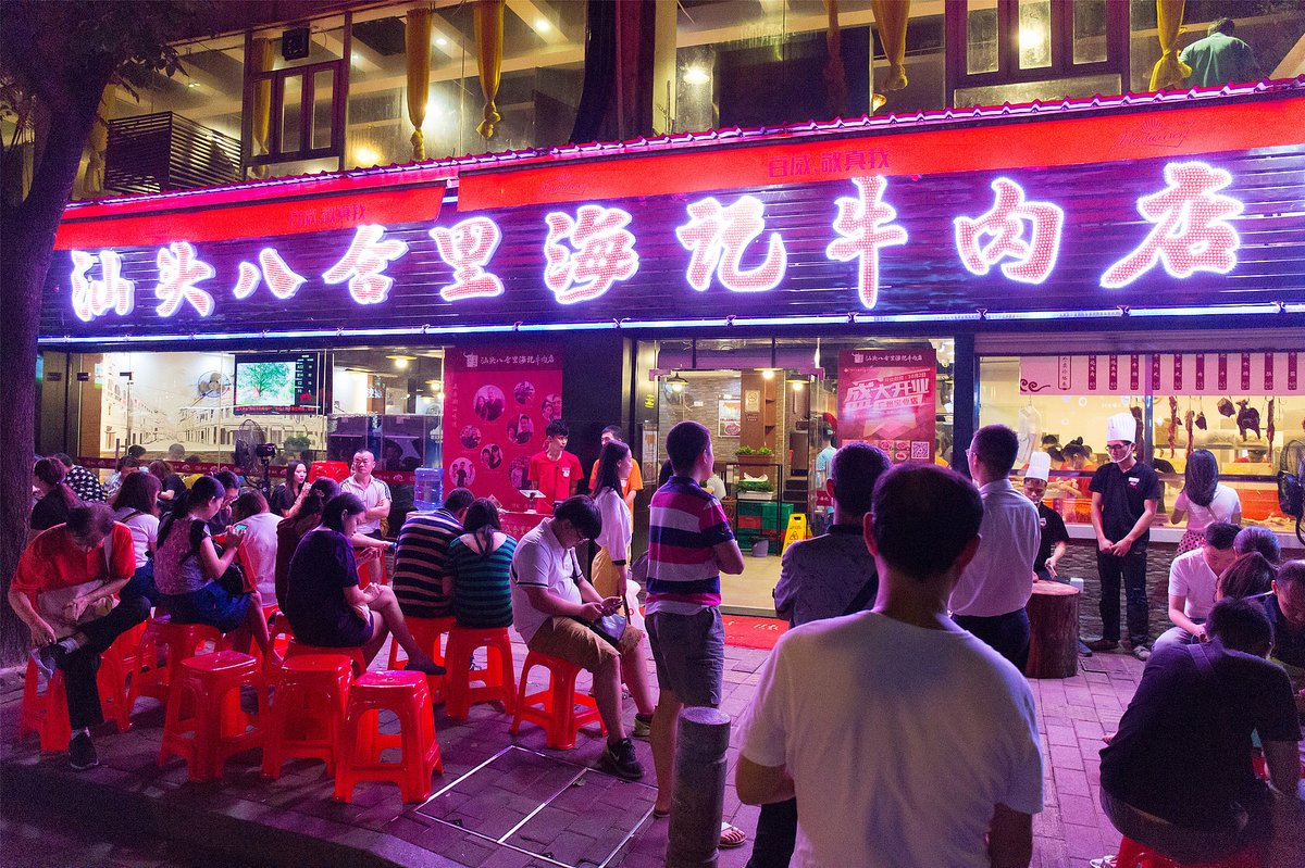 Customers outside Baheli Haiji, a restaurant that specializes in Chaoshan beef hotpot