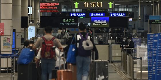 Passengers arriving from Hong Kong to Shenzhen