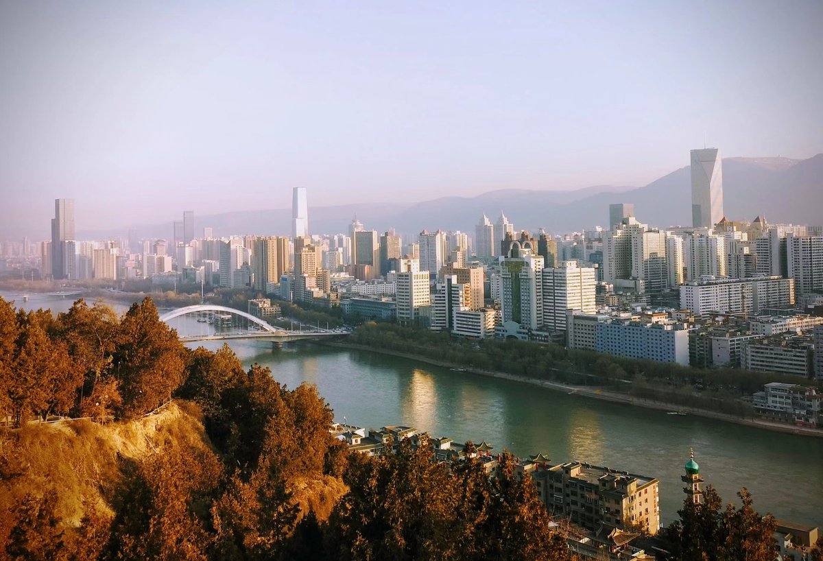 Situated in a valley, Lanzhou, the capital city of Gansu province in China, used to be affected by heavy smog due to industrial pollution