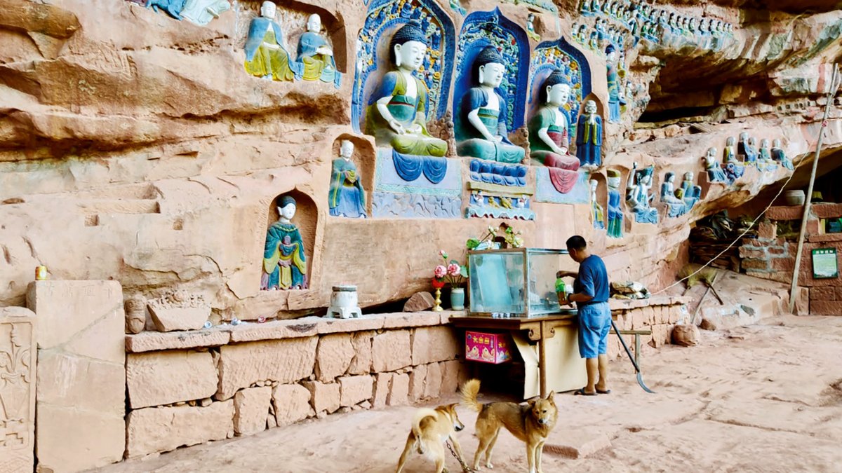 Qingliang Cave in Sichuan: Liu Chaoyong, the first caretaker, began restoring the site in 1997