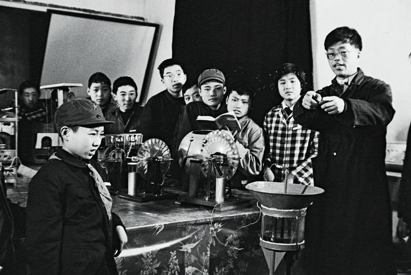 The University of Science and Technology of China also admitted 21 young teens in its “youth class” in 1977