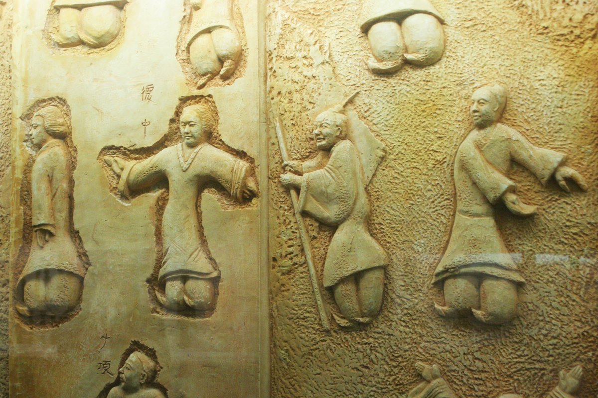 A relief sculpture of the “Guiding Diagram”