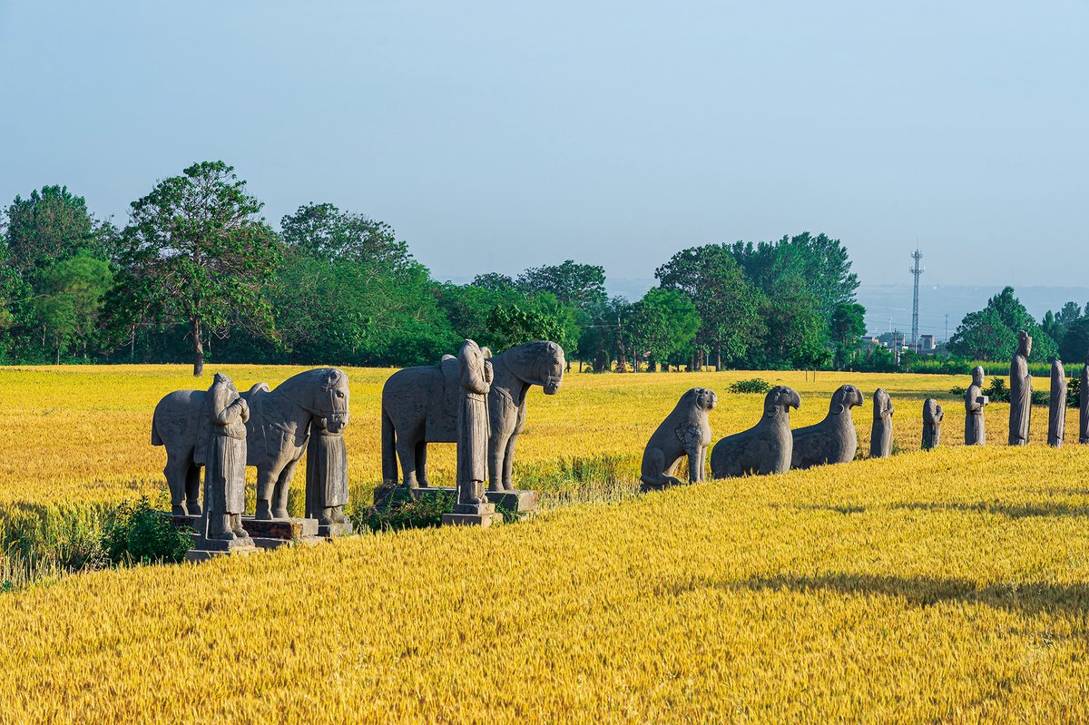 Imperial tombs are usually guarded by a “spirit way” consisting of statues of animals, mythical beasts, and human officials