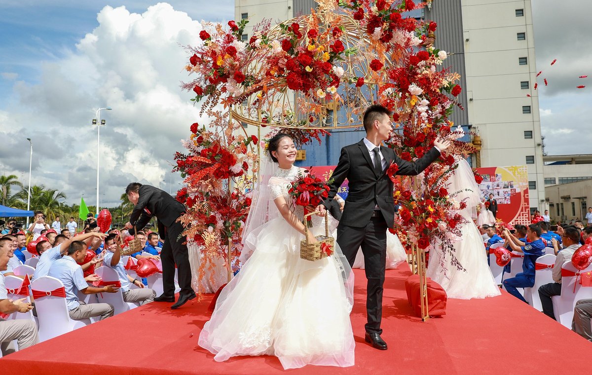 Couples threw candies to the crowd during a group wedding ceremony in Hainan, china's struggling candy industry, auspicious candy