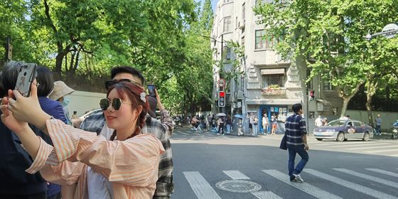 Selfies in Shanghai Wanghong street