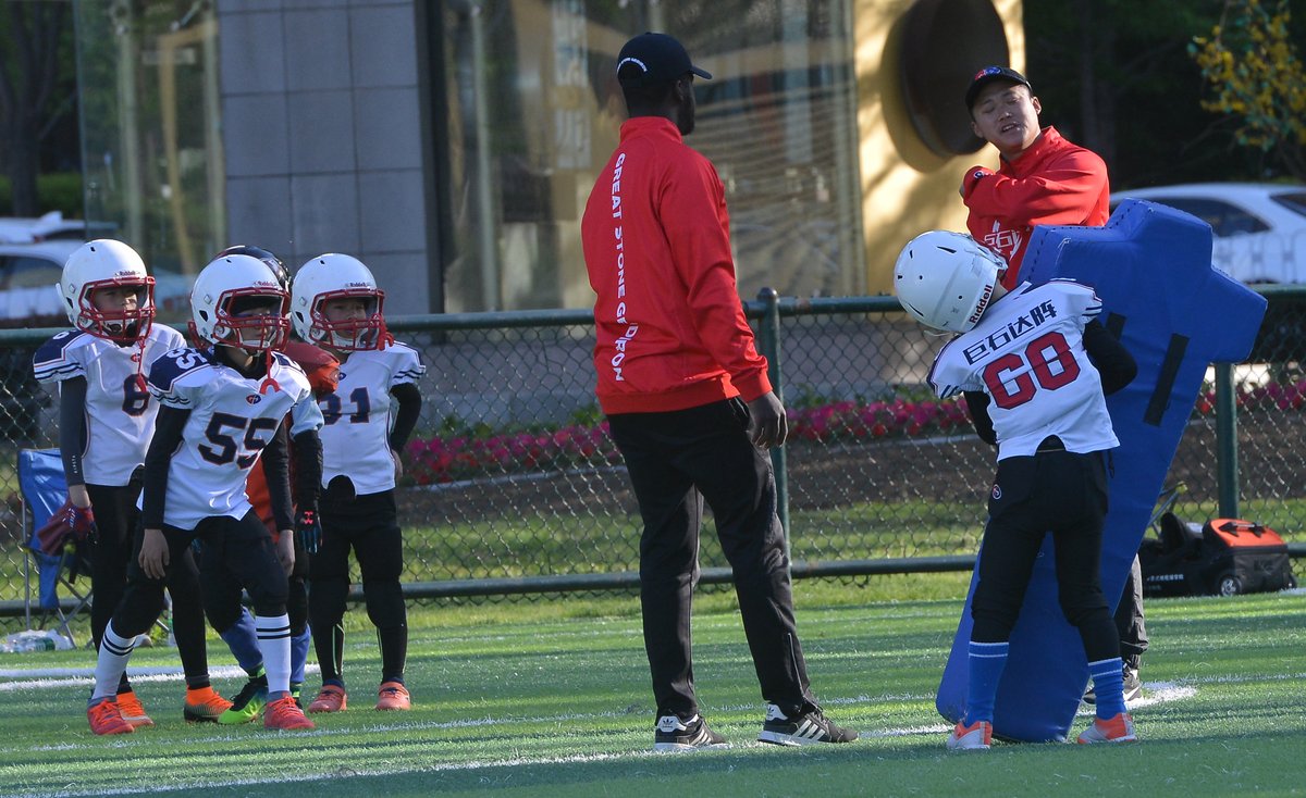 Kids learning American football in Shenyang