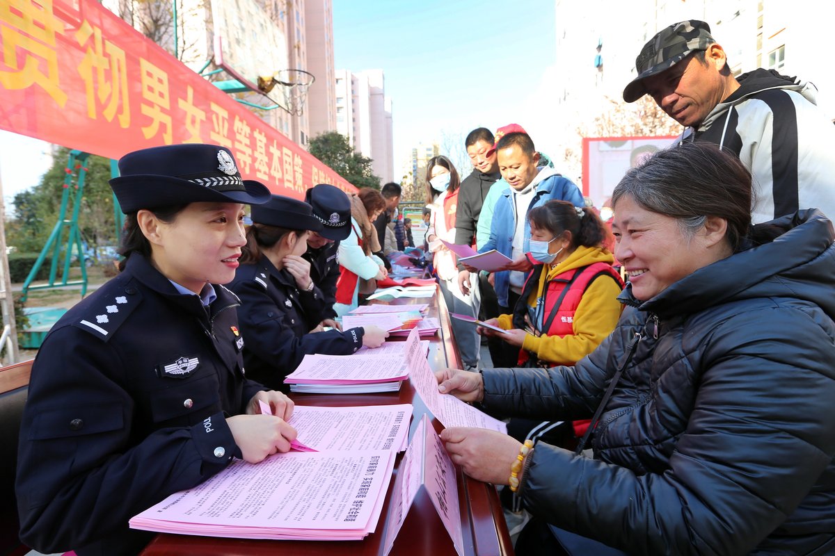 Police officers promoting anti-domestic violence in a community in Ahhui province