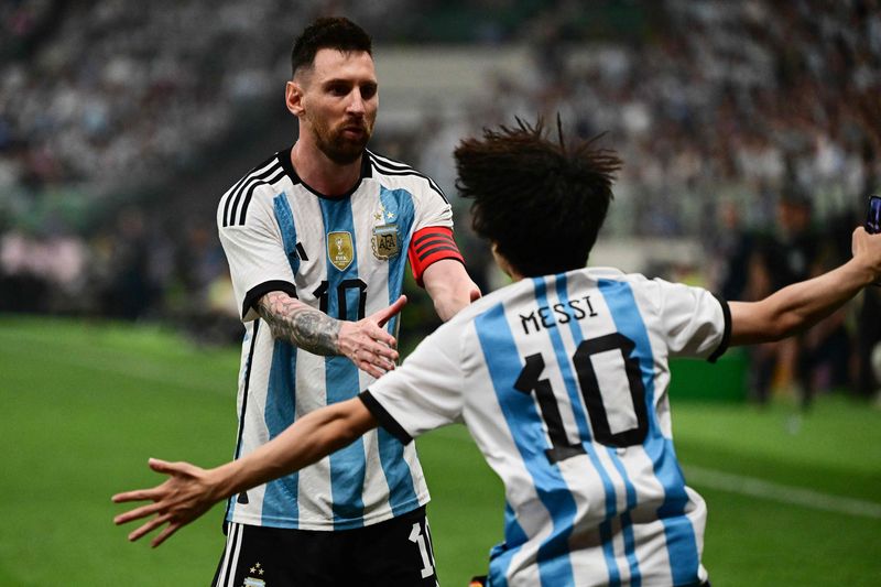 Lionel Messi in China, Chinese football fans, football games in China, crazy football fans