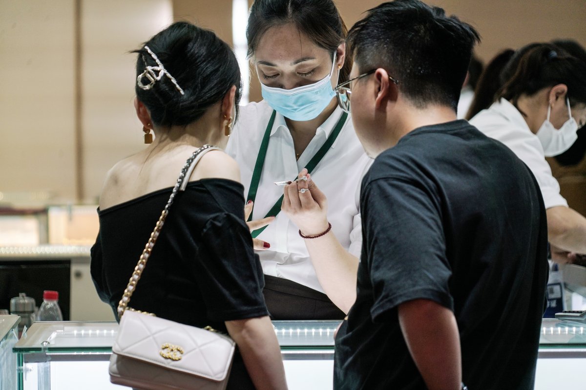 Prospective diamond shoppers shopping in Beijing in 2023