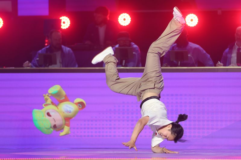 Chinese athlete and women's breakdance champion Liu qingyi in Hangzhou