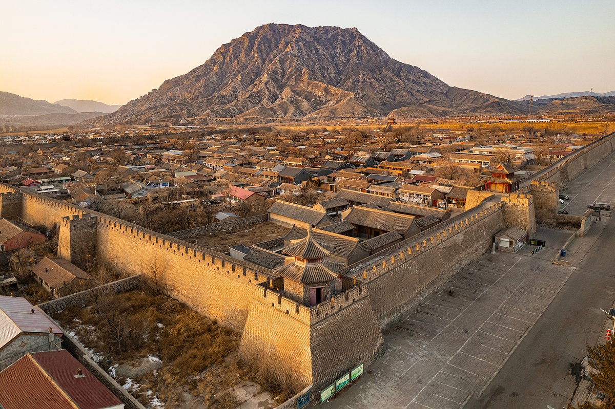 The small town of Jimingyi, or “Rooster Crow Courier Station,” in Hebei, sits at a crucial passage to Beijing from the northwest. Founded as a military stronghold in the 13th century