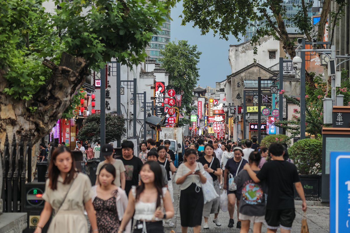 Entertainment in Changsha includes Taiping Street, where politician Jia Yi lived 2,000 years ago