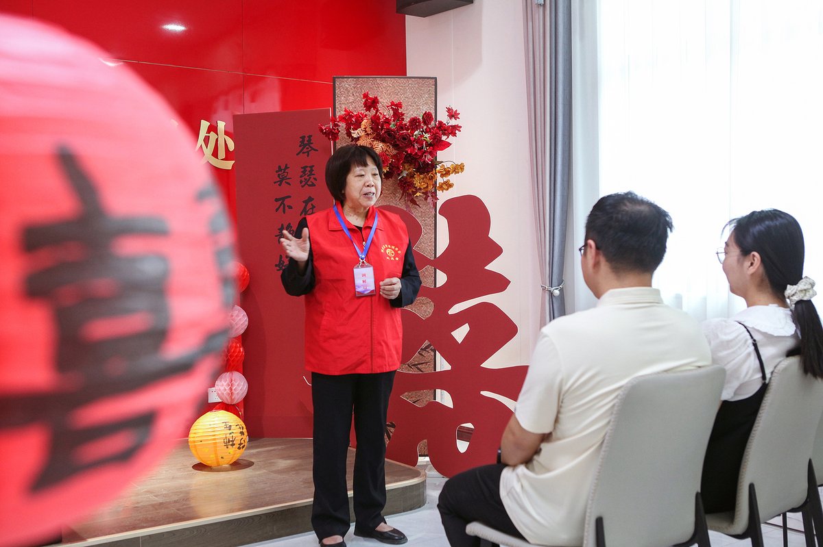 Many registration offices now recruit volunteers to offer free premarriage counseling to young couples
