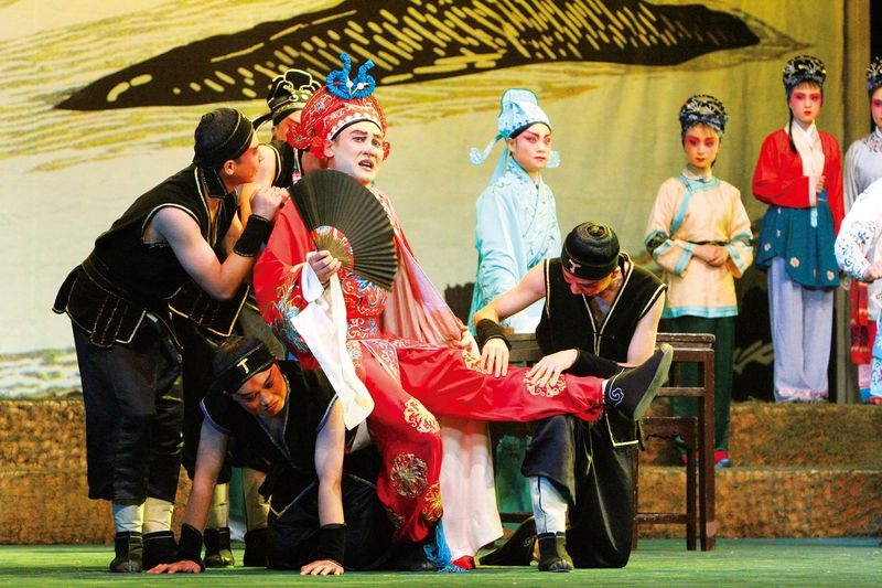 The Qin Opera Troupe of Ningxia Hui Autonomous Region performs historical drama in the Shaanxi dialects