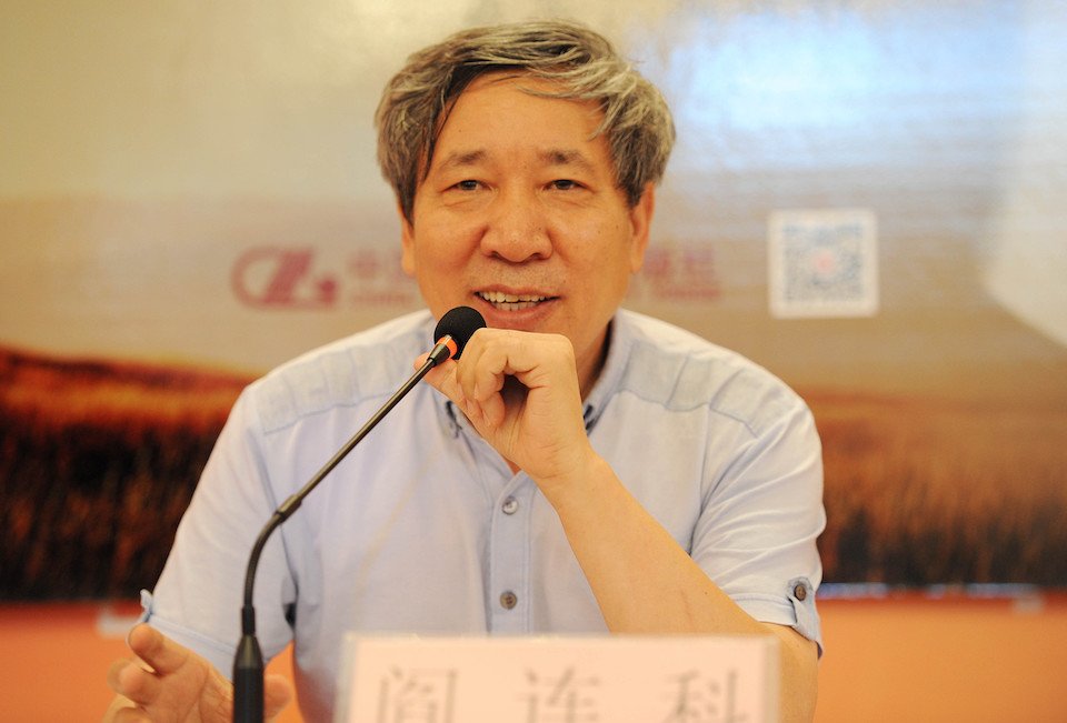 Author Yan Lianke speaking to the media.