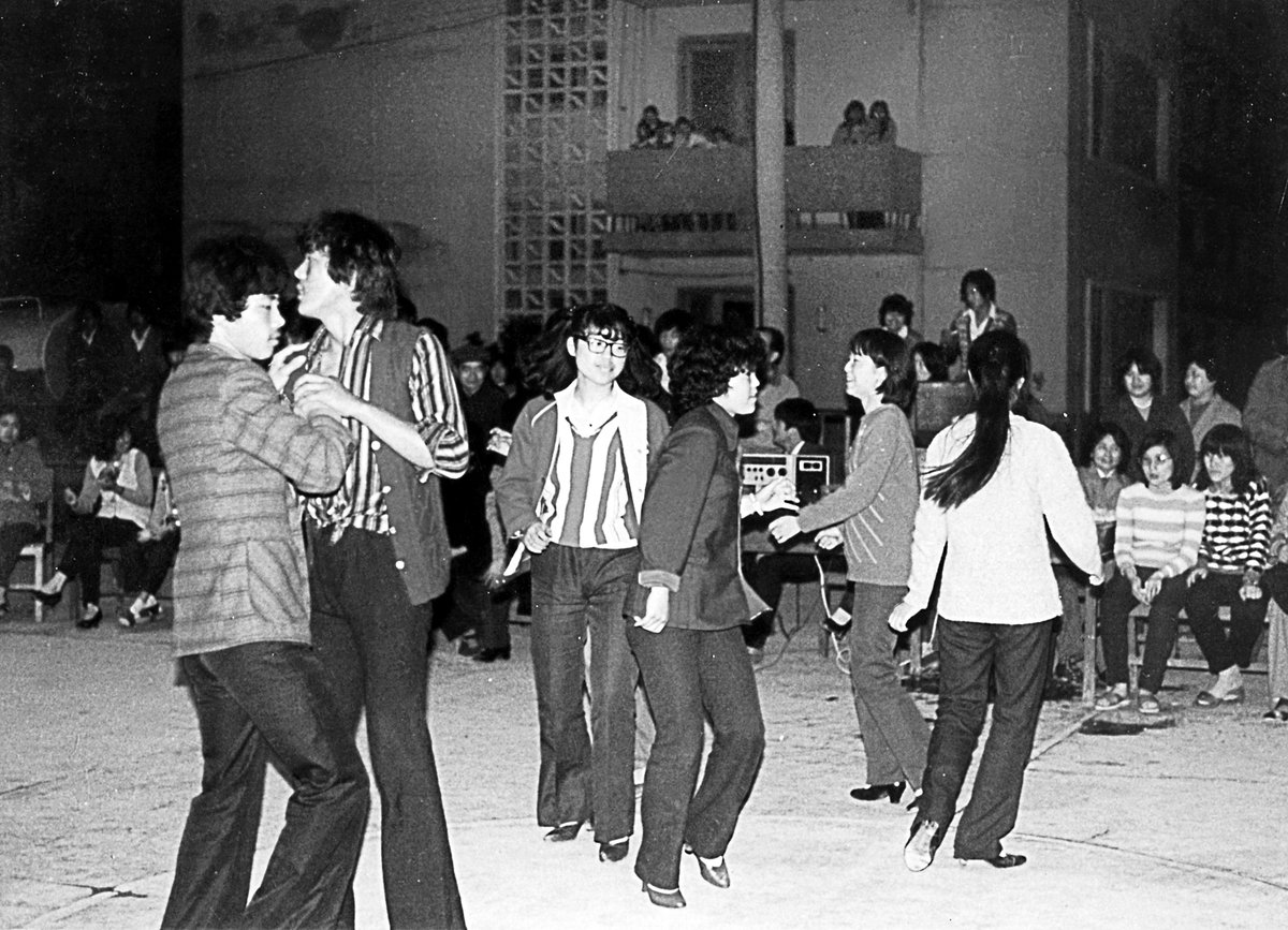 Chinese employees and workers from Jiangsu were dancing in 1970s