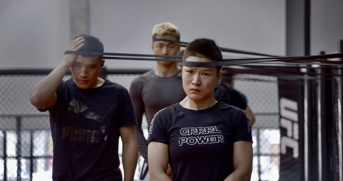 Following two consecutive defeats at the height of her career, Zhang Weili cut her hair and trained intensively to reclaim her title of UFC championship