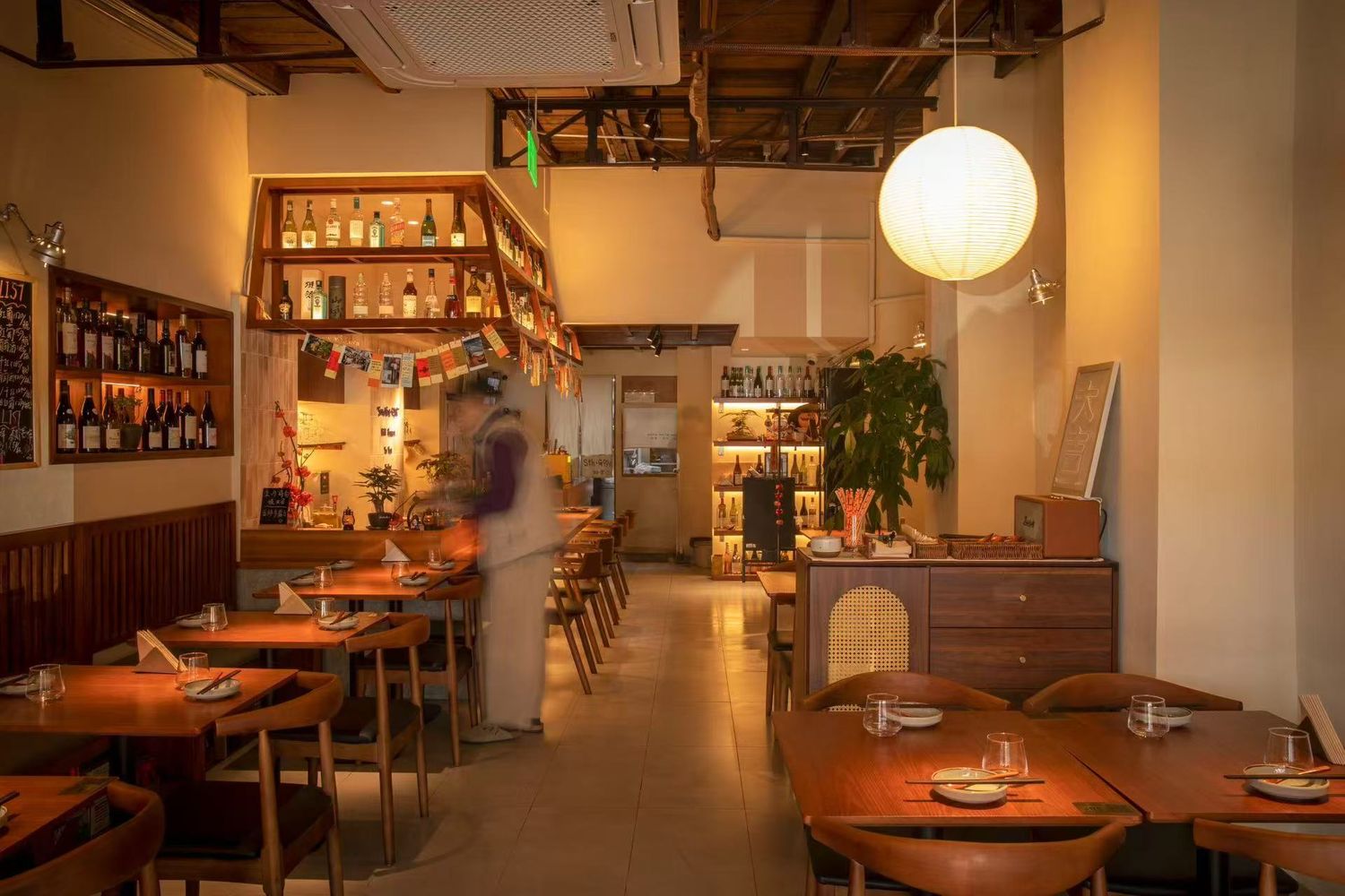 Bistro restaurants in China typically feature smart decor, to create a cozy atmosphere for dining and drinking (Courtesy of Sth Good)
