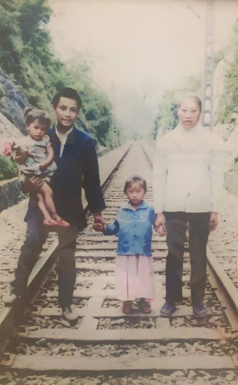 Old photo Yang Niuhua and her family