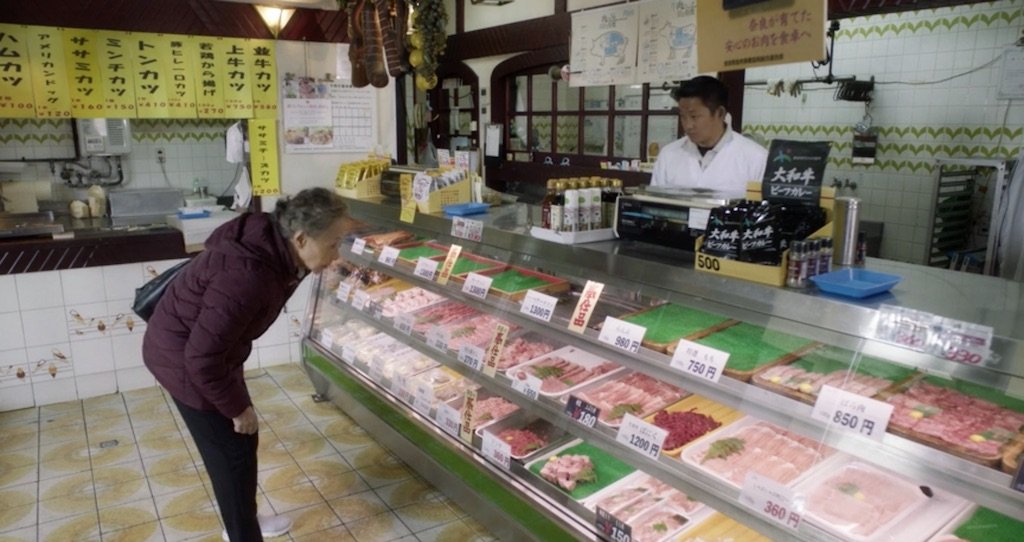 A screenshot from Tracing Her Shadow, Peng Fei plays a cameo role as a butcher