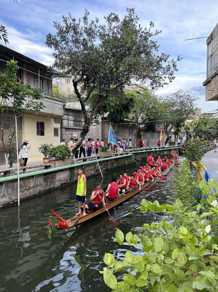 One winning team parade in the river