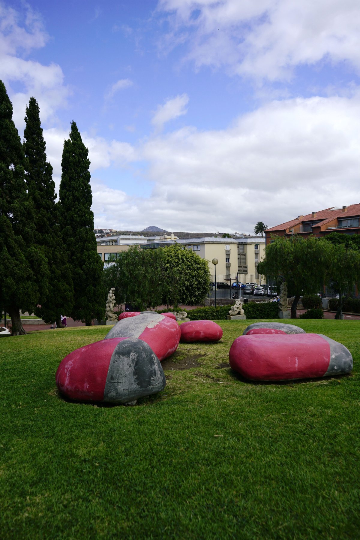 paintings on pebbles, Sanmao, Chinese female writers, san mao in gran canaria