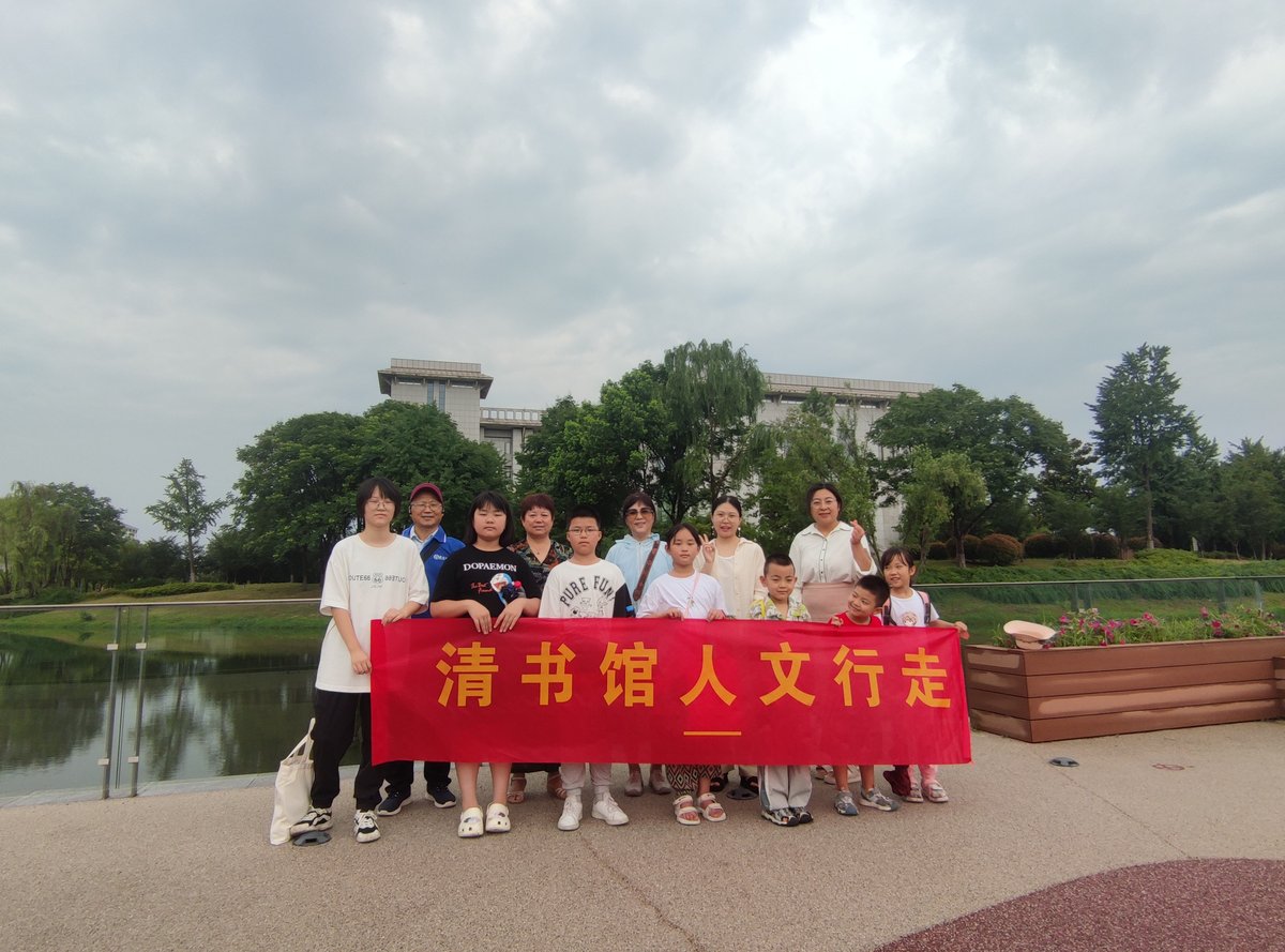 Guided city walk lead by Lu Qingqing