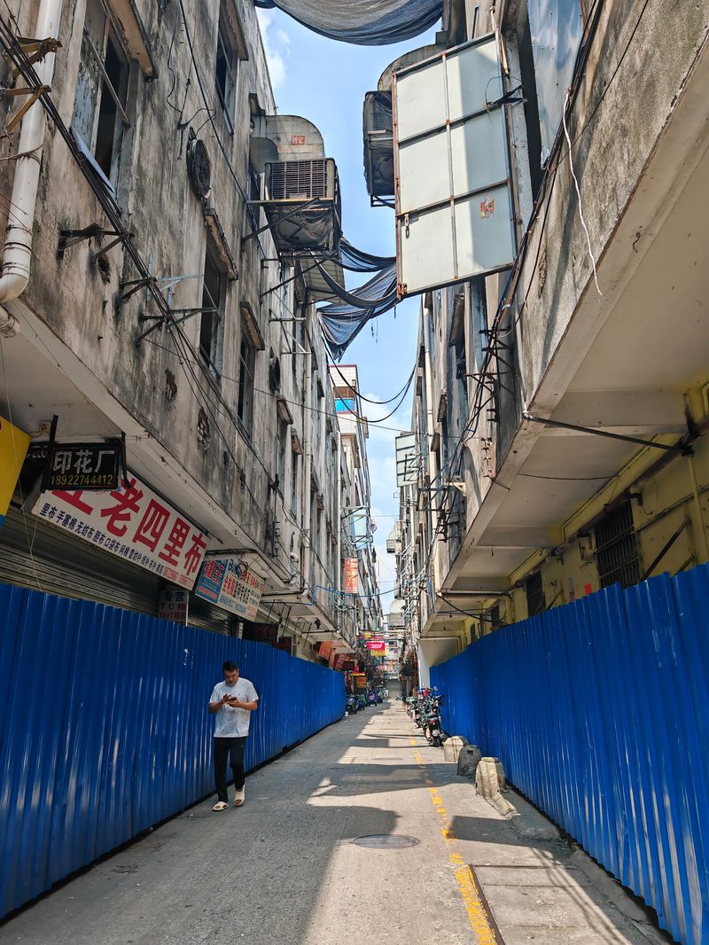 signs of demolition in Kanglu